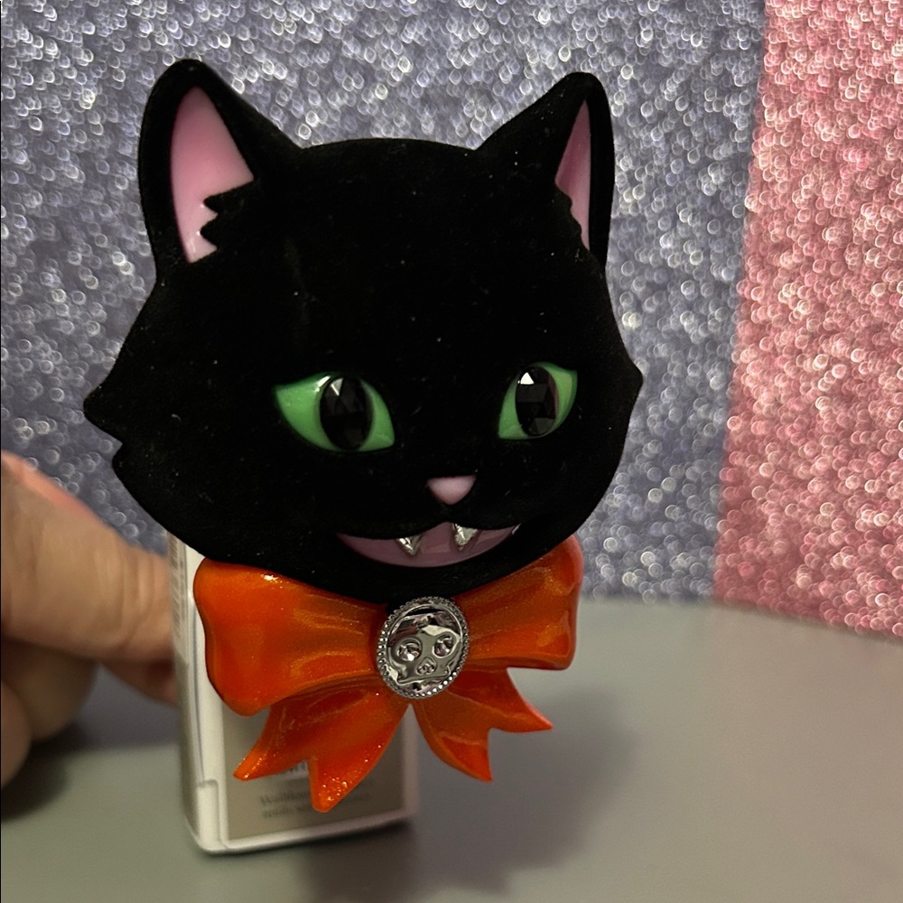 Bath & BodyWorks Spooky Vampire Cat Nightlight Wallflowers scent control